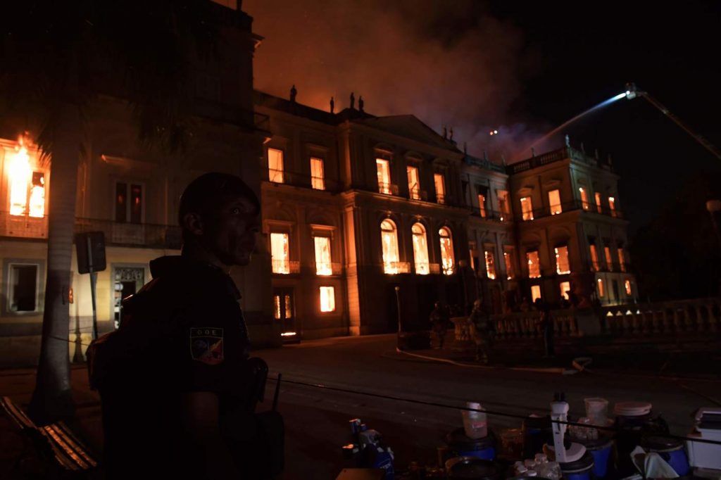 Brasile, incendio Museo Nazionale a Rio de Janeiro