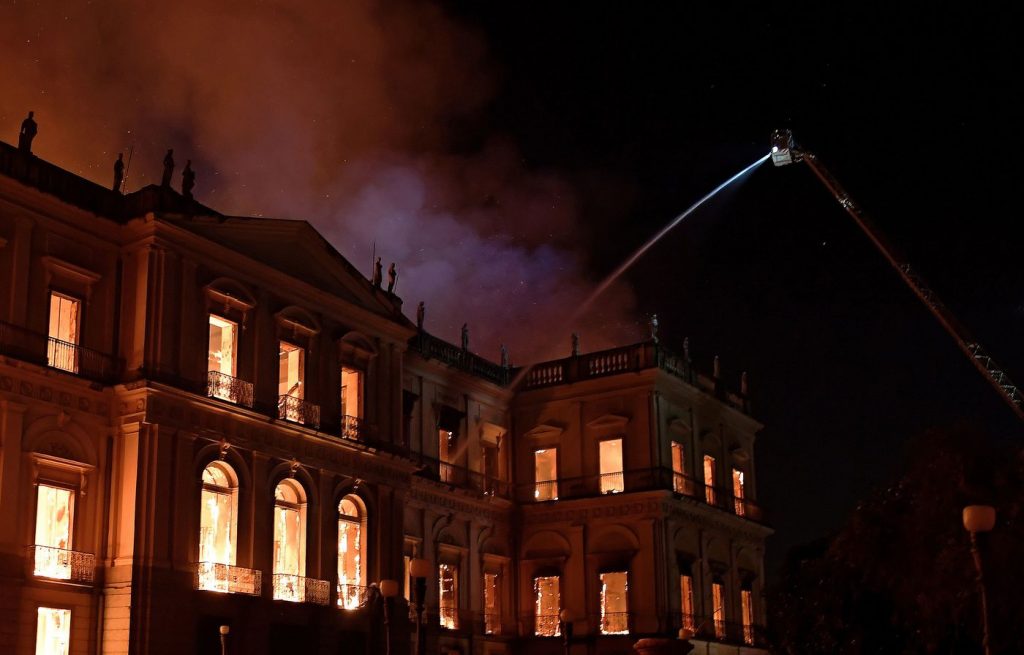 Brasile, incendio Museo Nazionale a Rio de Janeiro