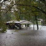 USA, l’uragano Florence “in stallo” sulle Carolina: ancora piogge e inondazioni apocalittiche, a rischio molti siti di rifiuti tossici [FOTO e VIDEO]