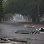 USA, l’uragano Florence “in stallo” sulle Carolina: ancora piogge e inondazioni apocalittiche, a rischio molti siti di rifiuti tossici [FOTO e VIDEO]