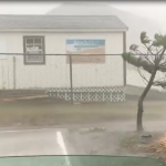 USA: le intense piogge e i potenti venti di Florence raggiungono la Carolina del Nord, l’uragano è sempre più vicino alla costa [FOTO e VIDEO]