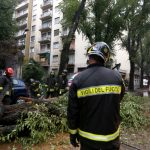 Maltempo Milano: alberi caduti, disagi e feriti [GALLERY]