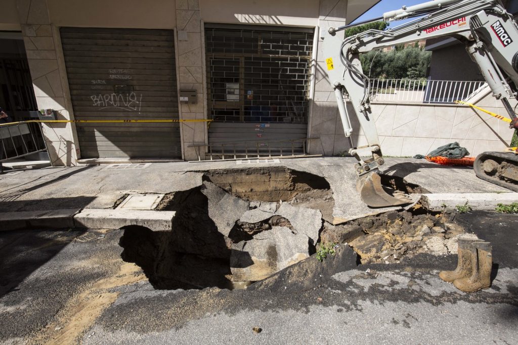 Voragine in via Cesio Basso alla Balduina