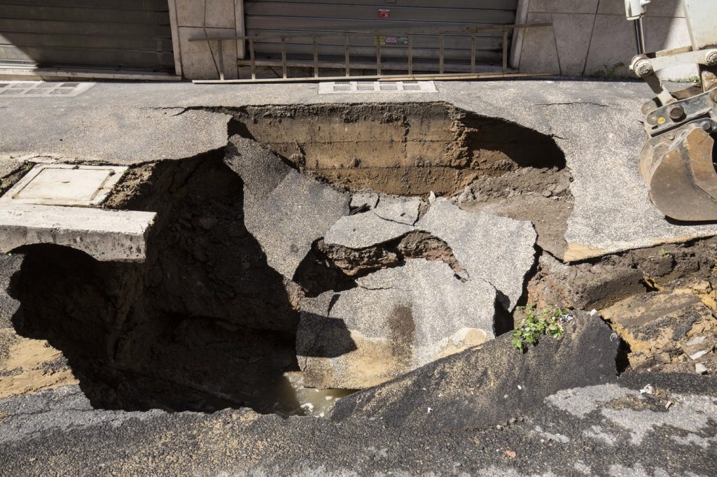 Voragine in via Cesio Basso alla Balduina