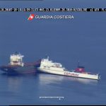 Collisione al largo della Corsica: in corso il recupero di materiale inquinante [FOTO e VIDEO]