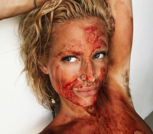 naturista sangue mestruale