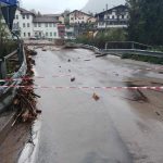 Maltempo, situazione drammatica a Ponte Mas sulle Dolomiti: casa crollata nel fiume. La piena del Piave è un incubo per il Veneto [FOTO LIVE]