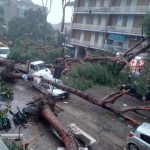 Maltempo, furioso tornado si abbatte su Terracina: un morto, decine di feriti [FOTO e VIDEO LIVE]
