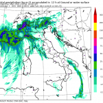 Allerta Meteo, maltempo senza sosta: piogge torrenziali per tutta la settimana al Nord Italia, allarme per fiumi e laghi [MAPPE]