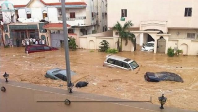 alluvioni deserto arabia saudita