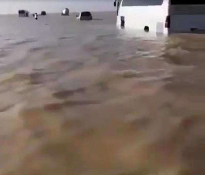 alluvioni deserto arabia saudita