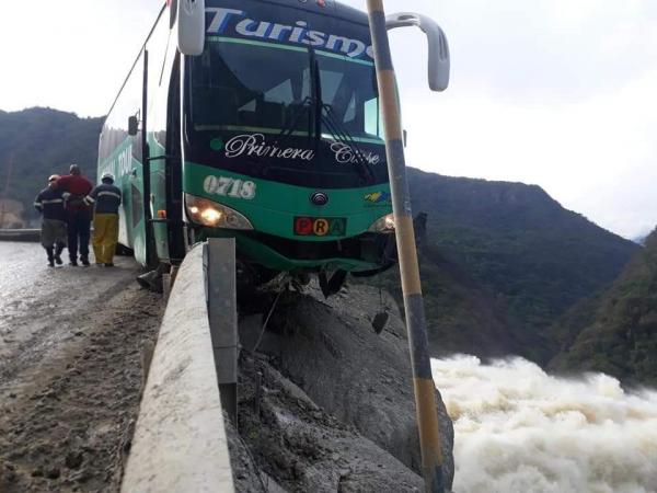 bus precipizio colombia