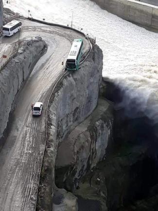 bus precipizio colombia
