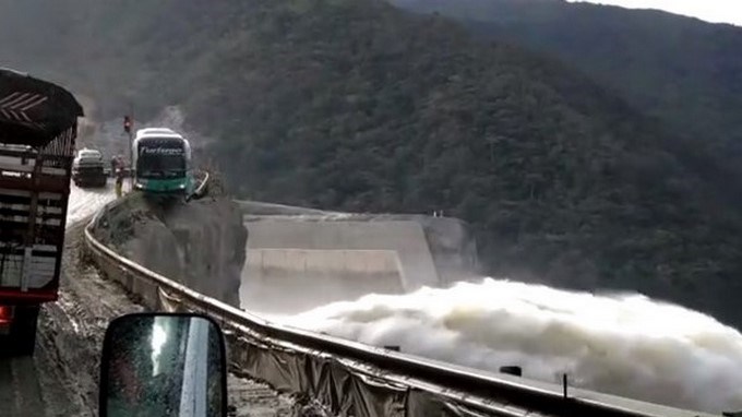 bus precipizio colombia