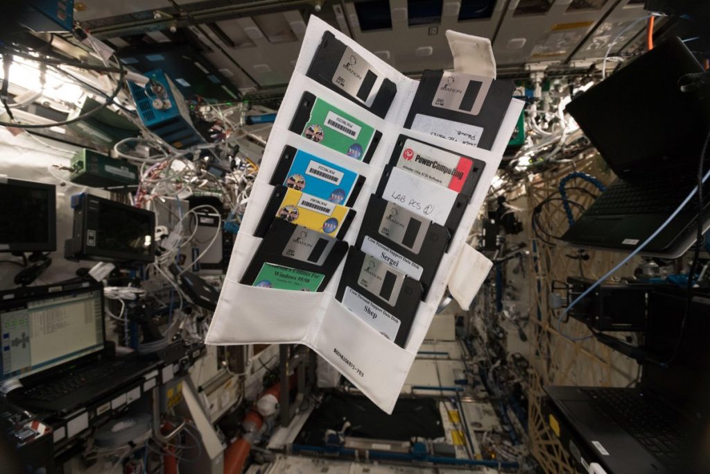 floppy disk stazione spaziale