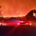 Incendi California: il Woolsey Fire si espande sotto la spinta dei forti venti, progressi contro il Camp Fire nel nord dello stato [FOTO]