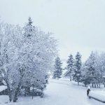 Maltempo e crollo termico: prima nevicata a Cortina, fiocchi anche ad Aosta [GALLERY]