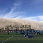 Enorme tempesta di sabbia in Cina: un “muro” alto 100 metri inghiotte la città di Zhangye in pochi minuti [FOTO e VIDEO]