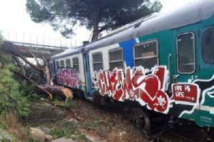 treno deragliato lecce