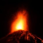 Guatemala, nuova eruzione del Vulcano del Fuego: 8 villaggi a rischio [GALLERY]