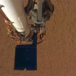 Marte: nuove foto dal Pianeta Rosso, InSight si prepara a posizionare gli strumenti