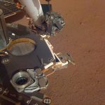 Marte: nuove foto dal Pianeta Rosso, InSight si prepara a posizionare gli strumenti