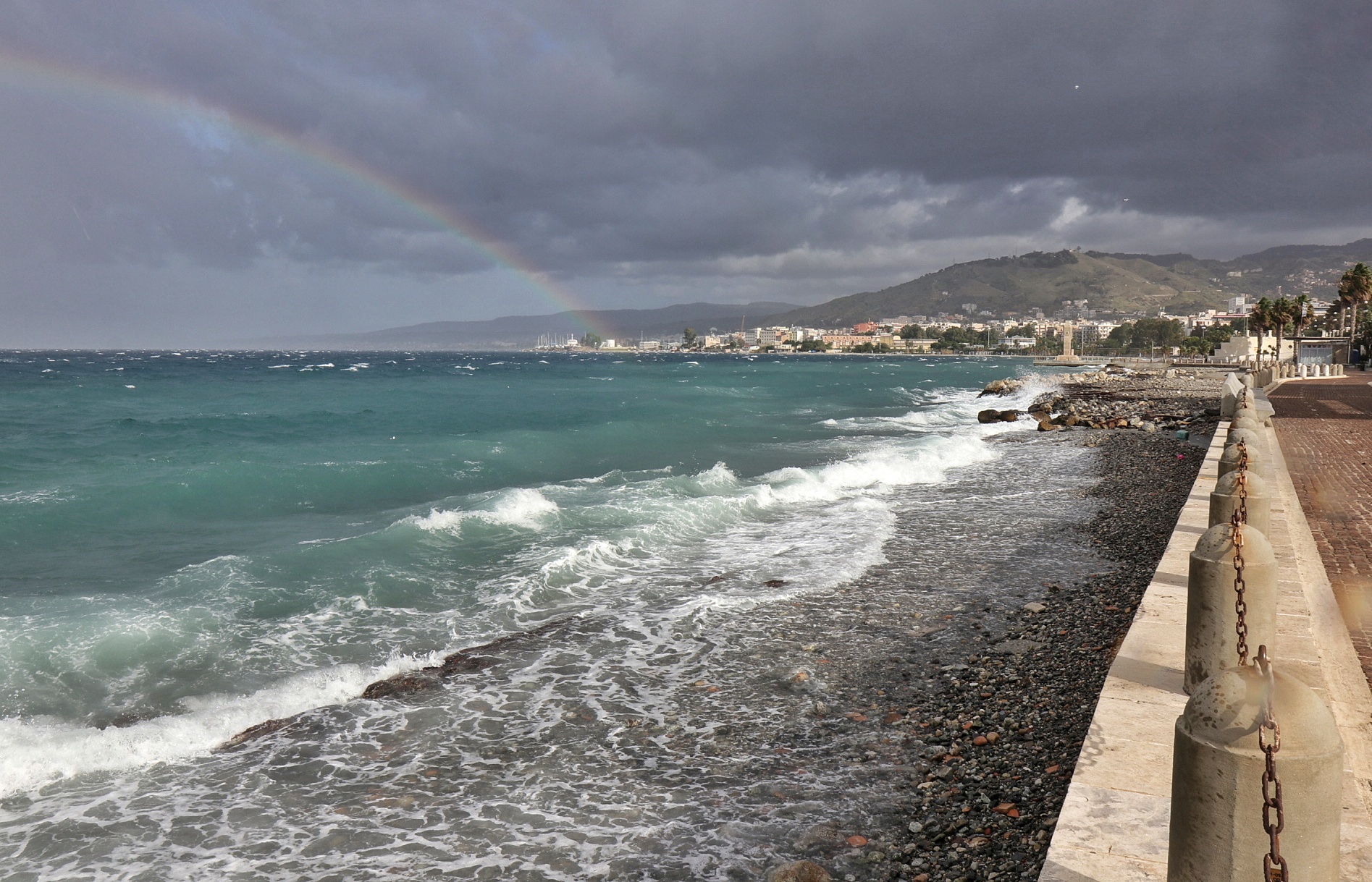 arcobaleno mareggiata maltempo Reggio Calabria
