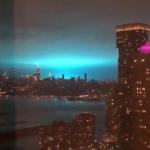 Esplosione a New York: “Pazzesco, la fine del mondo, un UFO, gente con le mani sulla bocca”, il panico dei residenti [FOTO e VIDEO]