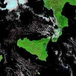 Etna, l’eruzione continua e la nube di cenere si vede anche dallo Spazio: le spettacolari immagini NASA [GALLERY]
