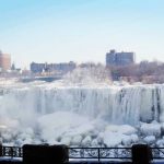 -25°C e le cascate del Niagara si “ammutoliscono”: uno spettacolo mozzafiato di neve e ghiaccio [FOTO e VIDEO]