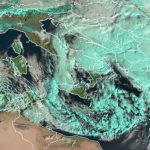 Allerta Meteo, il Ciclone Polare si è spostato sullo Jonio: adesso arriva più freddo, altre 24 ore di forte maltempo e neve al Sud [MAPPE]