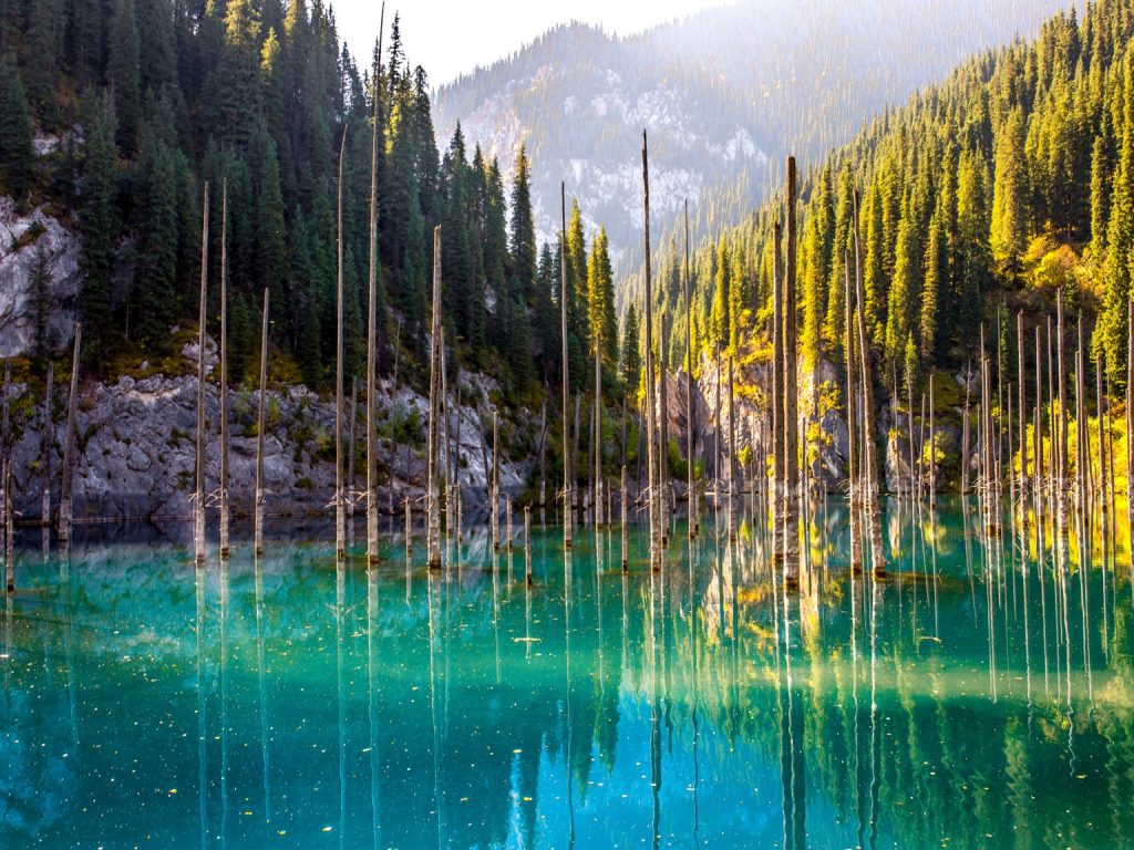 lago kaindy kazakistan