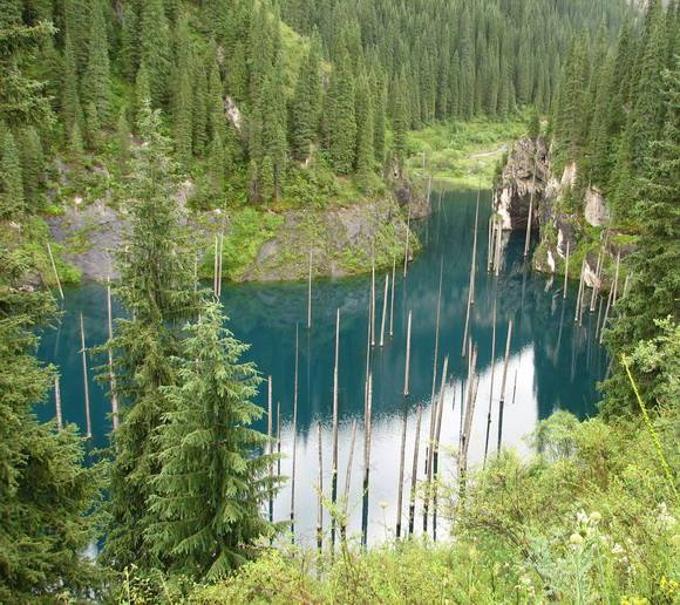 lago kaindy kazakistan
