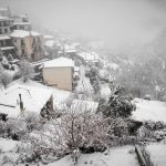 La neve trasforma la Grecia in un incantevole regno d’Inverno: temperature fino a -12°C, e sta arrivando un’altra ondata di gelo [FOTO]