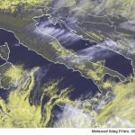 Previsioni Meteo, il Ciclone che ha investito l’Italia si allontana in Libia: la sfuriata fredda è già finita, adesso gli ultimi giorni d’Inverno al Sud [MAPPE]