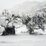 Maltempo, la NEVE ammanta di bianco la Sicilia più genuina tra Catania, Ragusa e Siracusa: Iblei sommersi. ALLARME “Uragano” nella notte [GALLERY]