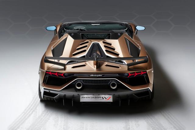 AVENTADOR SVJ ROADSTER 2019