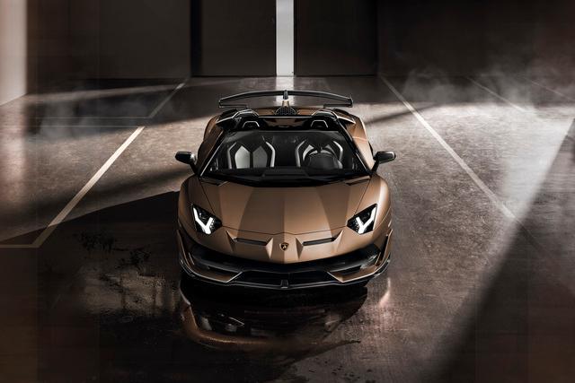 AVENTADOR SVJ ROADSTER 2019