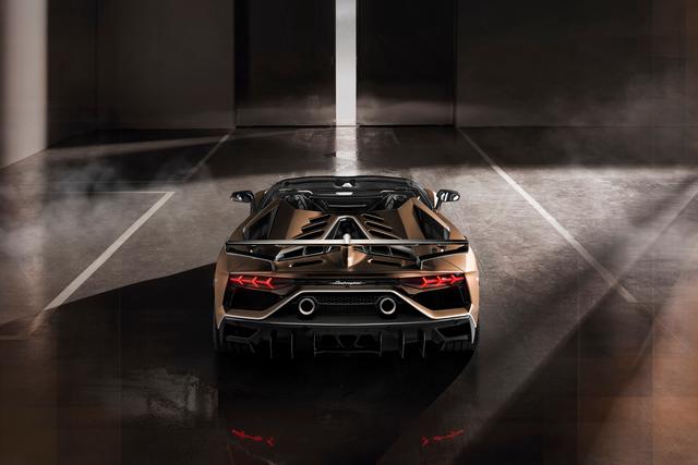 AVENTADOR SVJ ROADSTER 2019