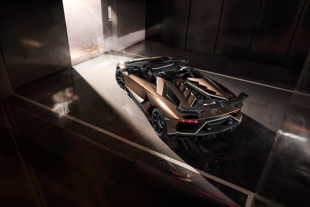 AVENTADOR SVJ ROADSTER 2019