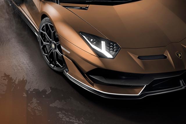 AVENTADOR SVJ ROADSTER 2019