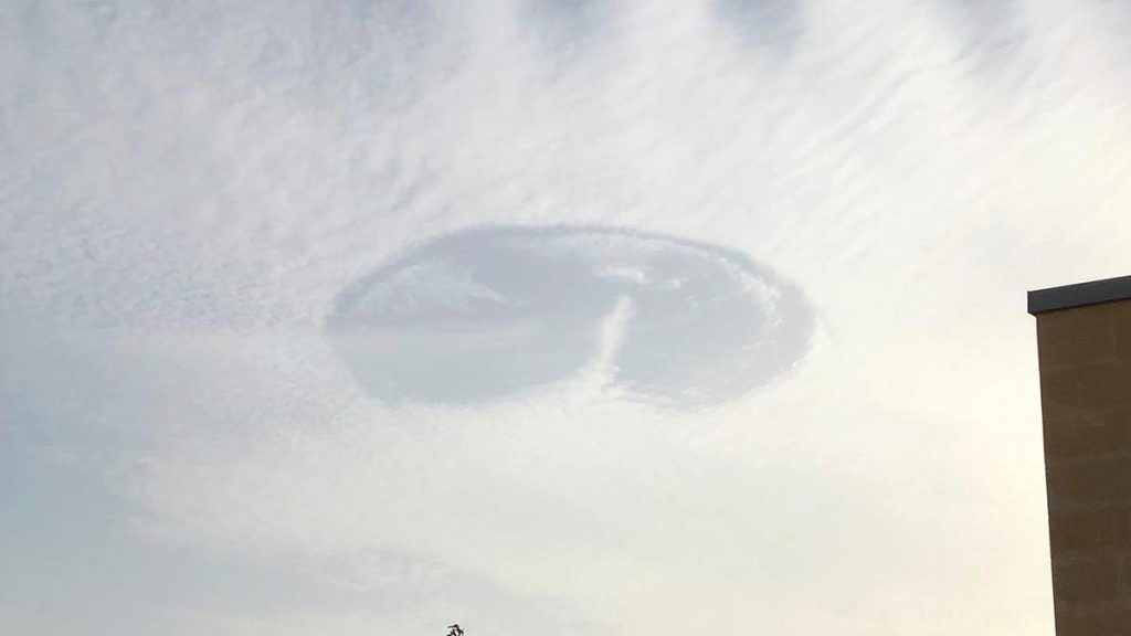 fallstreak hole buco nel cielo