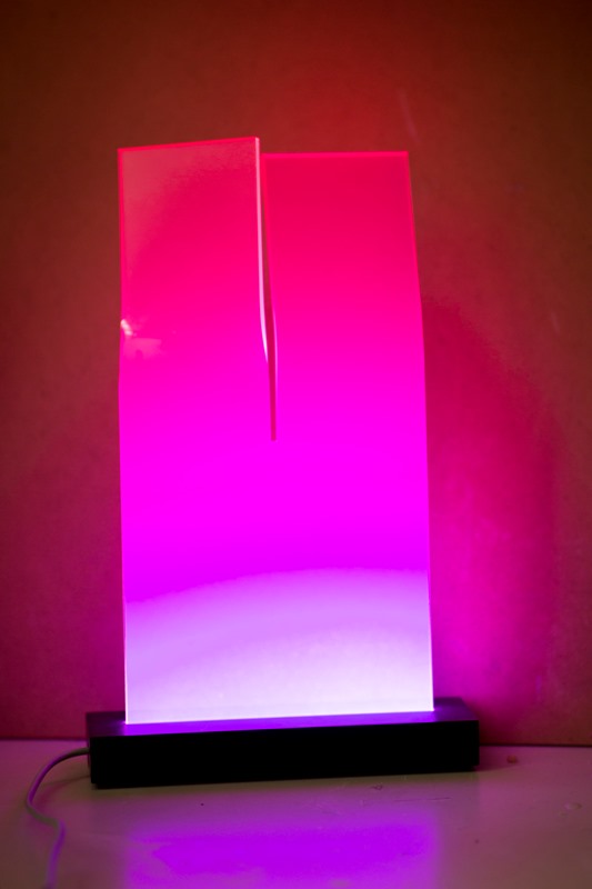 Prove di laboratorio su lastra si nota la luce colorata diffusa in modo uniforme