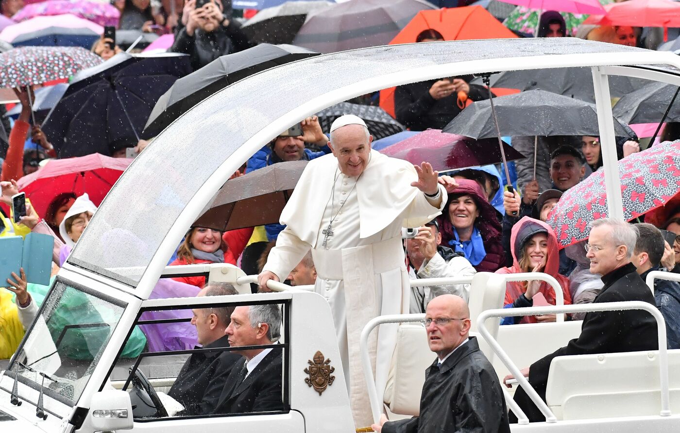 Papa Francesco pioggia