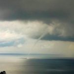 Spettacolare tromba marina al largo di Capri [FOTO e VIDEO]