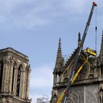 Incendio Notre Dame, si indaga sulle cause: gli operai al lavoro sul tetto della Cattedrale fumavano sulle impalcature [FOTO]