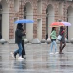 Maltempo in Piemonte: ombrelli aperti in centro a Torino [GALLERY]