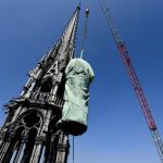 Notre Dame: 16 statue erano state rimosse con una gru dal tetto pochi giorni prima dell’incendio [FOTO]