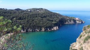 La baia di Sammontano, luogo di sbarco dei primi coloni greci in occidente, nell’VIII secolo a.C.