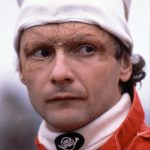 Morto Niki Lauda: nel 1976 il gravissimo incidente che lo lasciò sfigurato e gli danneggiò i polmoni